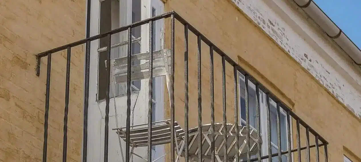 Woman Throws Her 3-Year-Old Daughter From Balcony Because She Cries