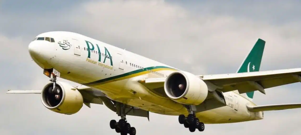 On a PIA aircraft, a man died of a heart attack.