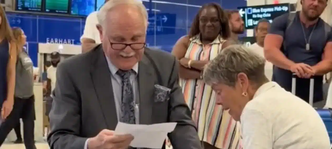 After 60 years, a 78-year-old guy proposes to his high school crush.