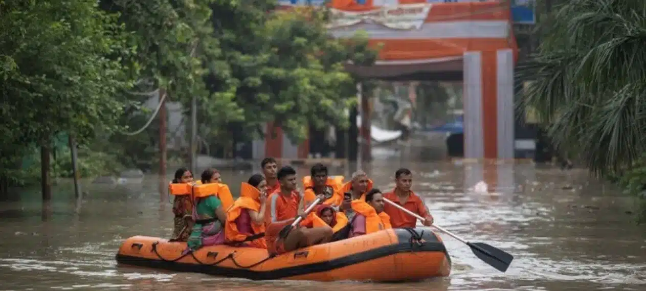 New Delhi must close schools and offices due to flooding.