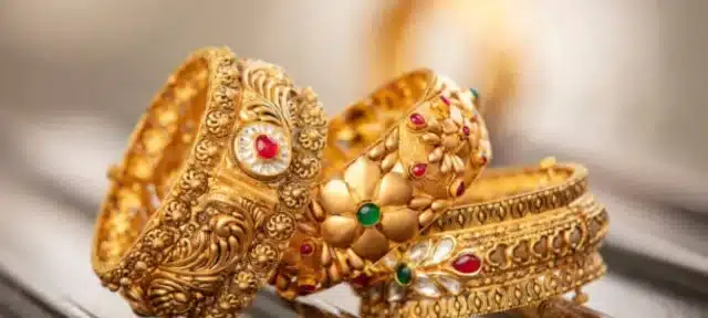 In two days, the price of gold in Pakistan has risen by more than Rs. 10,000 per tola.