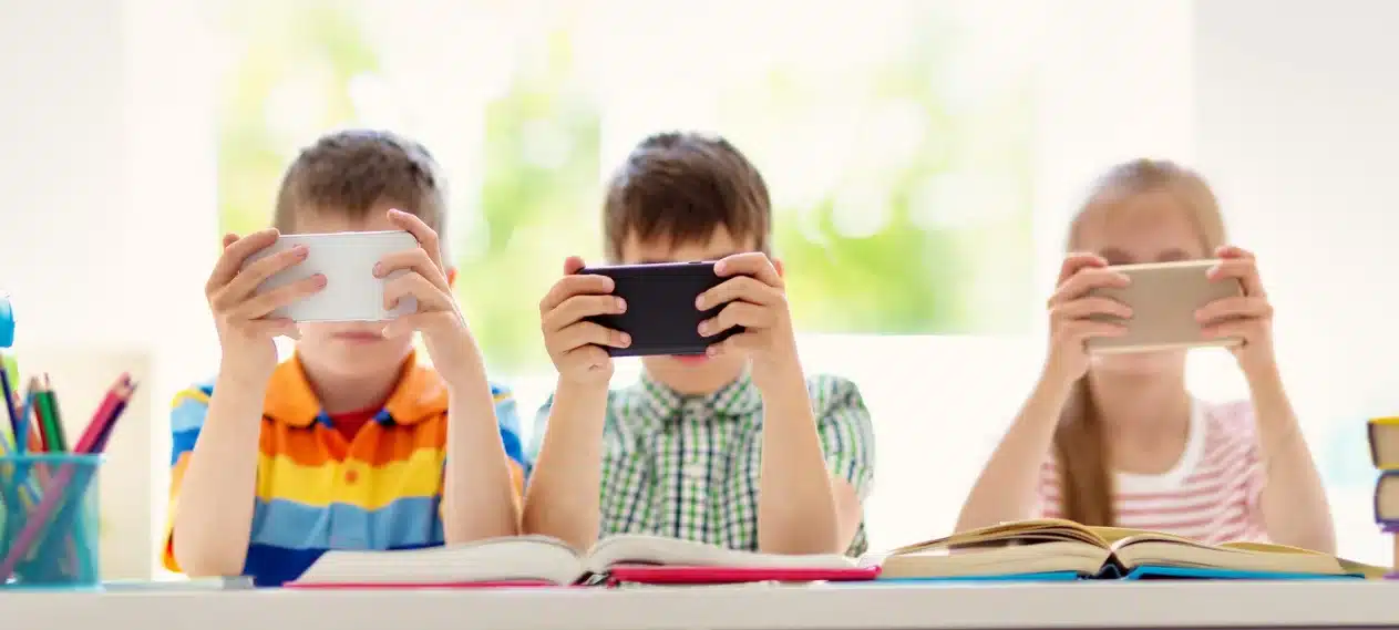 Allowing use of Mobile phones in schools