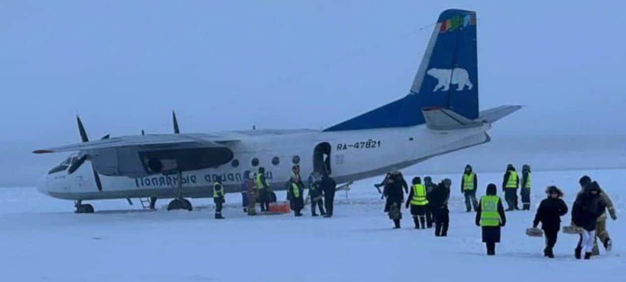 Plane Mistakenly Lands on Frozen River Near Yakutsk