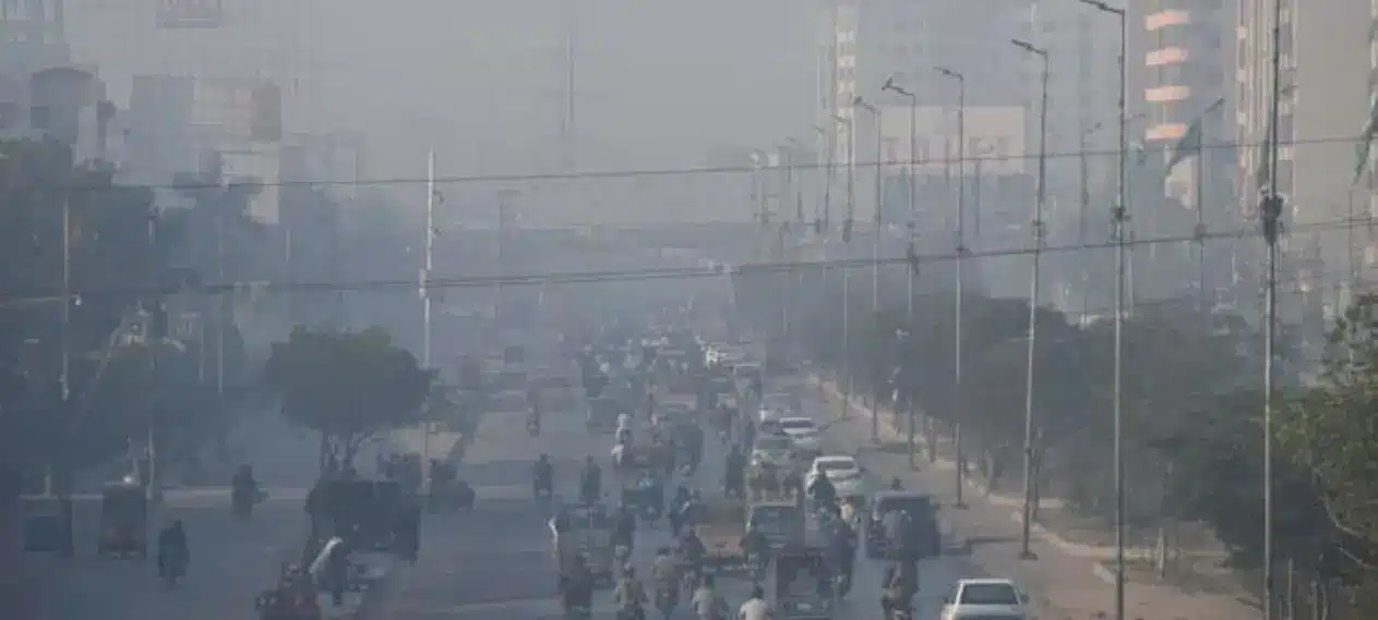 'Hazardous' Air Quality in Karachi Amid Smog