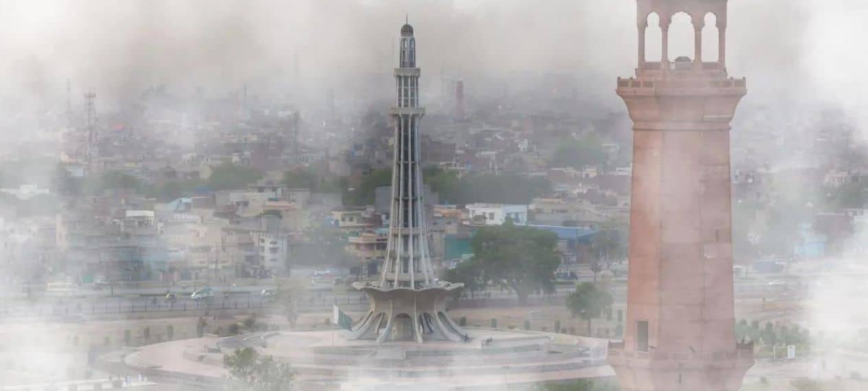 Health Experts Warn of Smog-Related Virus in Lahore