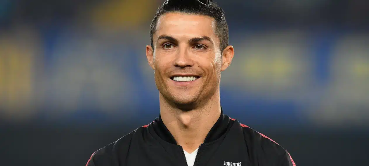 Ronaldo's China Exhibition Tickets Sold in Seconds