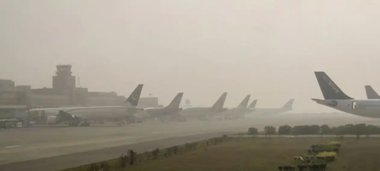 Heavy Fog Halts Lahore-Islamabad Motorway, Suspends Flights