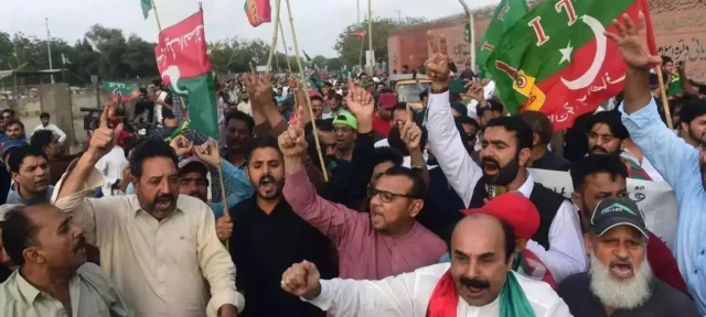 Police arrested over 20 PTI supporters in Karachi Election Rally