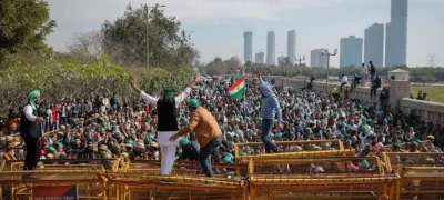 Indian Police Block Roads to Stop Farmers Marching to New Delhi