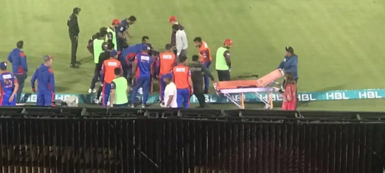 Shadab Khan and Alex Hales Collide in PSL 9