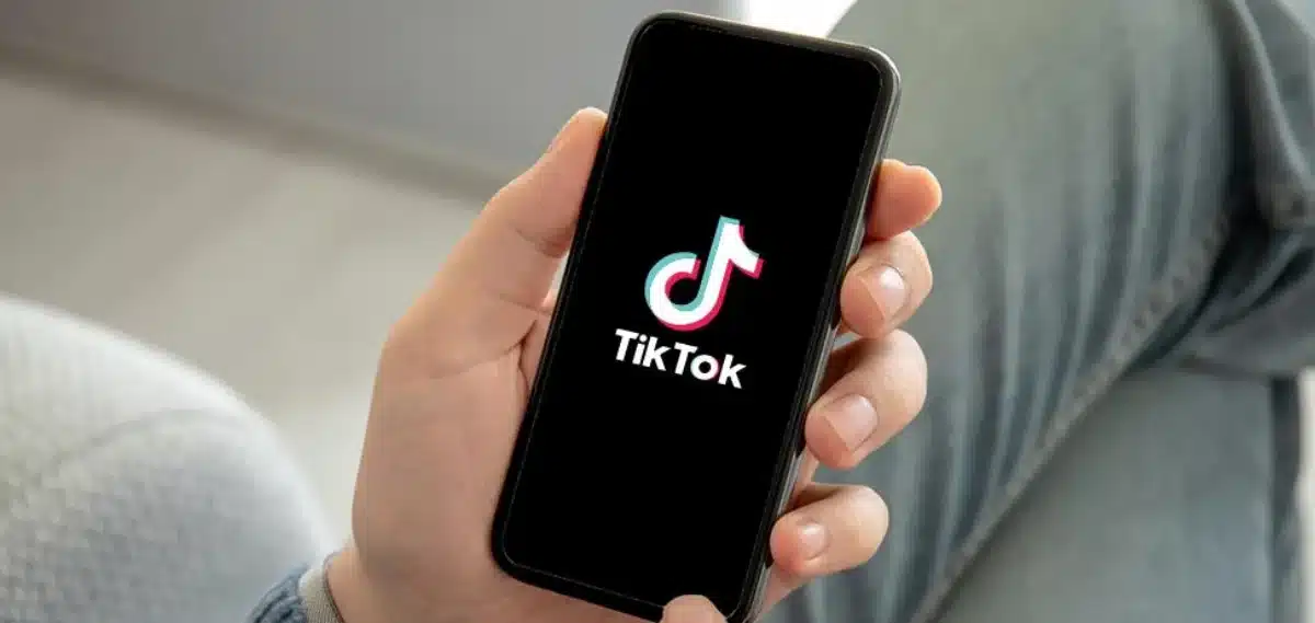 Health minister responds to viral TikTok of patient while surgery
