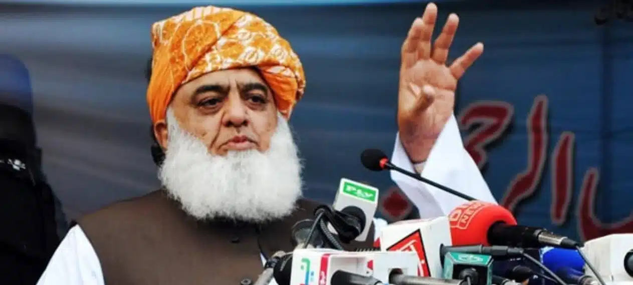 Maulana Arrives in Karachi Ahead of PM Vote