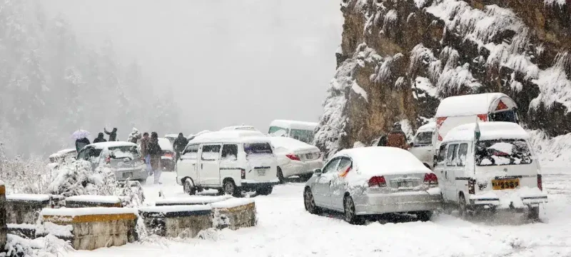 Over a Dozen Tourists Stranded Due to Heavy Snowfall in Galyat