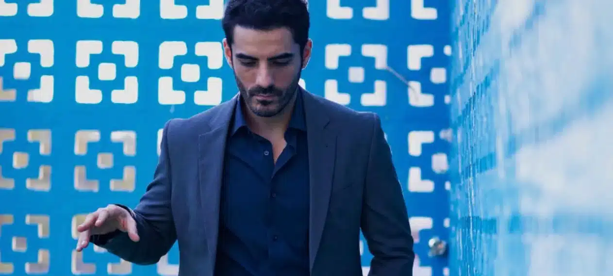Fans Marvel at Adeel Hussain's Acting Brilliance, Praise His Versatility