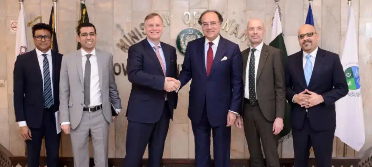 Finance Minister Holds Meeting with APM Terminals Team to Discuss Operations in Pakistan