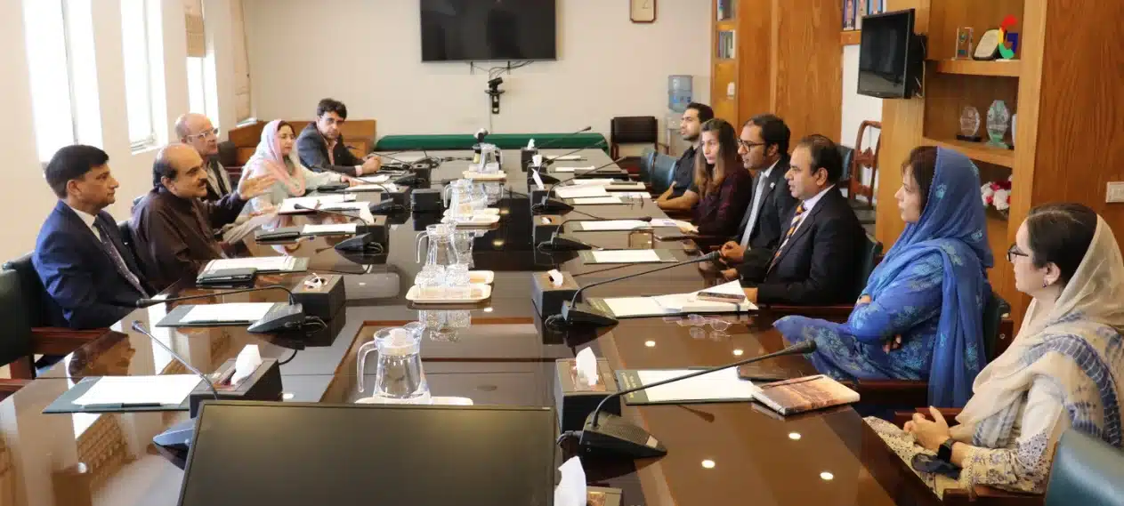 Ministry of Federal Education and Professional Training (MoFE&PT) Collaborates with Karandaaz Pakistan to Enhance Youth Financial Literacy Education