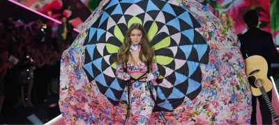 Victoria's Secret Returns to the Runway After Six-Year Hiatus