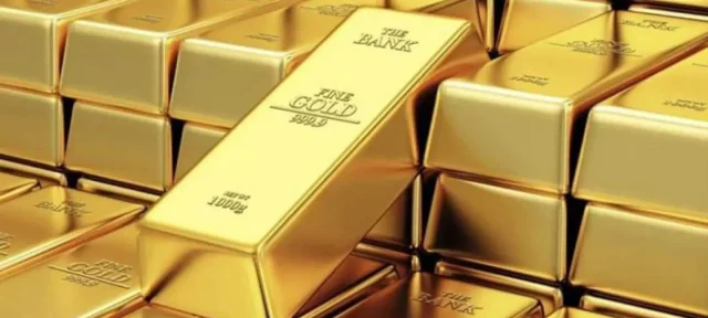 Gold price plummets by a whopping Rs. 6,200 per tola in Pakistan