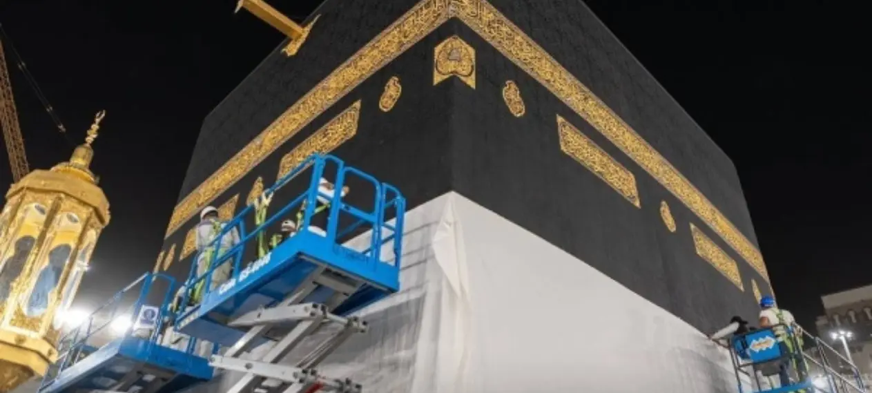 The Holy Kaaba Kiswah has been raised 3 meters ahead of Hajj 2024