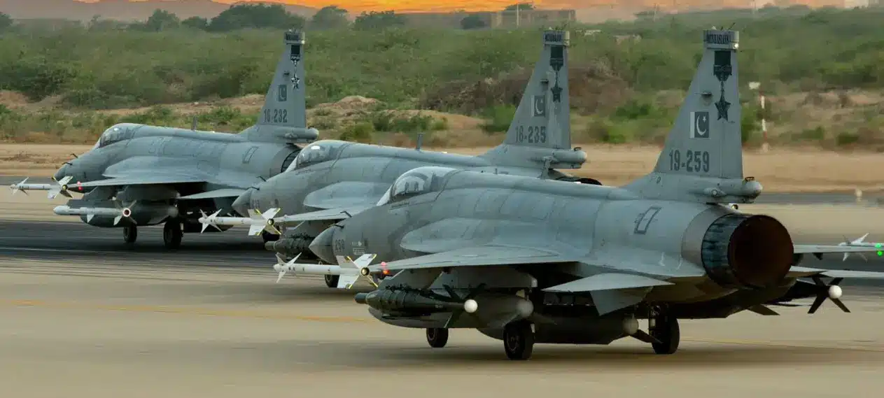 Pakistan Selling JF-17 Thunder Fighter Jets to the Iraqi Air Force