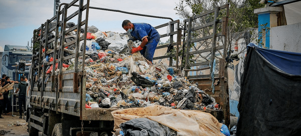 Gaza's Health Crisis Exacerbated By Flies, Mosquitoes, Raw Sewage And Garbage