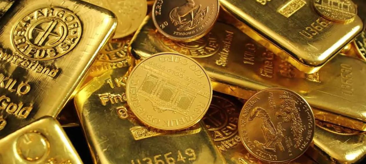 Gold Prices in Pakistan Fall by Rs2,200 Amid Global Increase