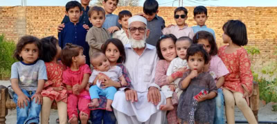 Pakistani Father Challenges Tradition, Educates 13 Daughters to Master’s Level in Conservative Northwest