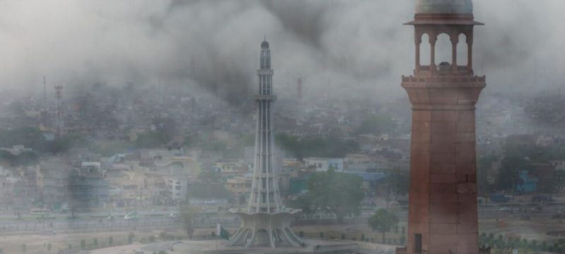 Smog Levels Decline in Lahore, While Karachi and Peshawar Report Rising PollutionSmog Levels Decline in Lahore, While Karachi and Peshawar Report Rising Pollution