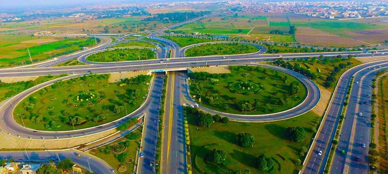 Rawalpindi Commissioner Urges Timely Completion of Key Projects