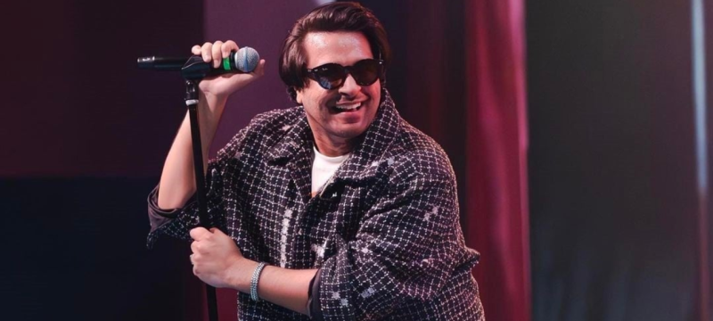 Asim Azhar Requests Fans To Stop Chanting Merub’s Name During Concert