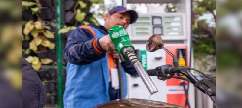 Govt Considers Rs3/Litre Surcharge on Cash Payments at Fuel Stations