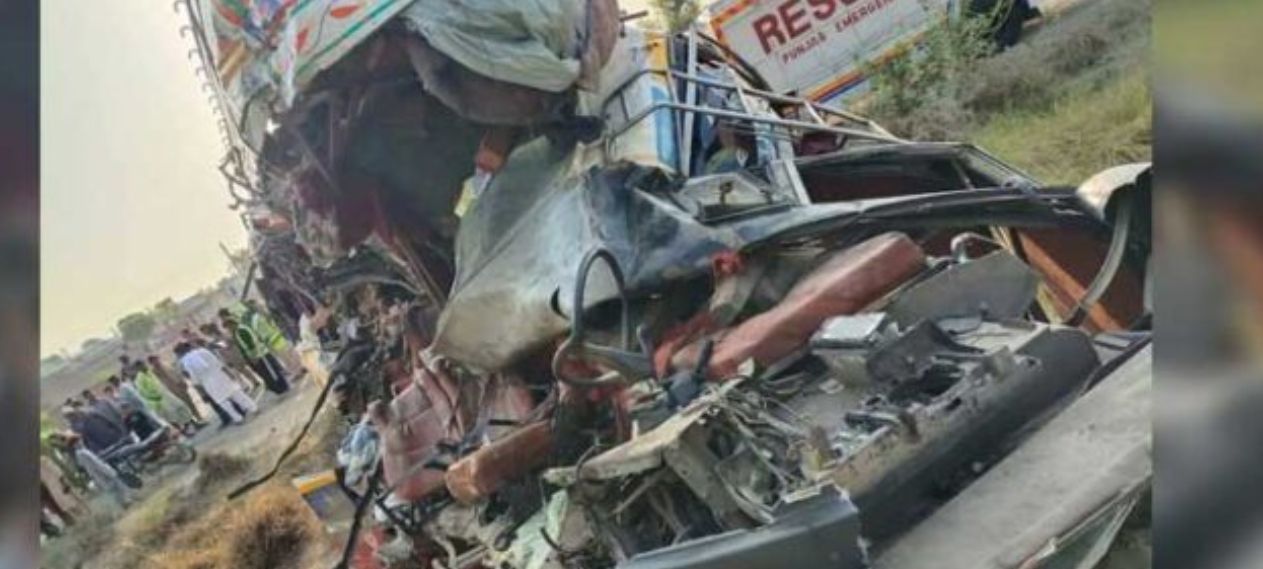 Muzaffargarh Bus Trailer Accident Leaves 6 Dead, 18 Injured