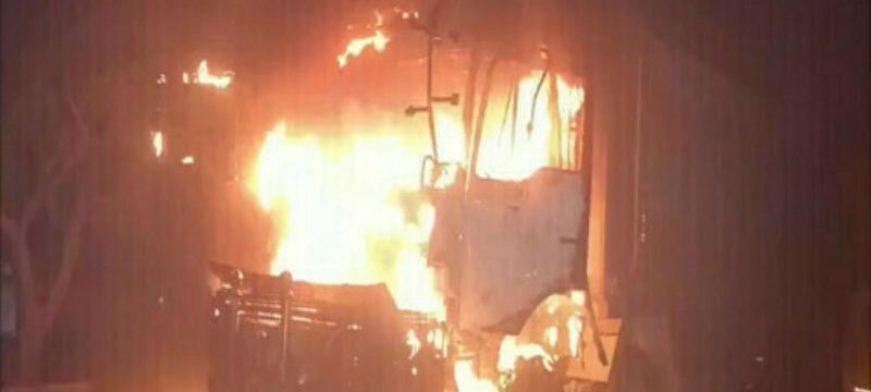 Karachi Mob Burns Seven Dumpers After Siblings' Death