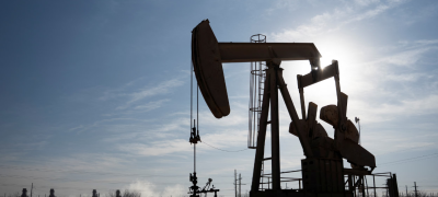 Oil Eases After Rising to Two-Week High on Russia-Ukraine Supply Concerns