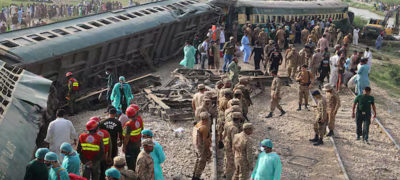 Over 50 Injured as Isb-Lhr Train Derails Near Kala Shah Kaku