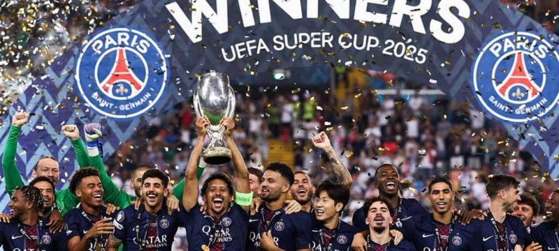 PSG lifting the super cup