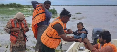Punjab flood: Mass evacuations, as rising river levels threaten cities