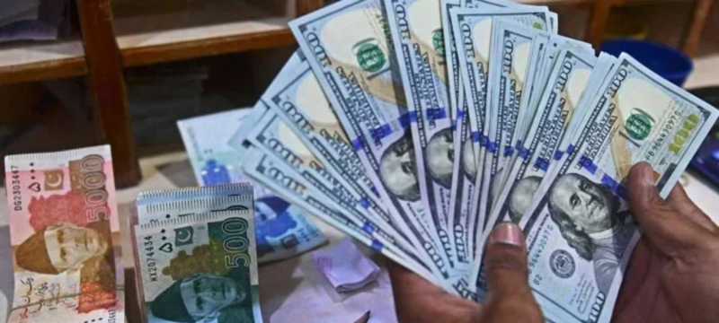 Rupee Posts Gains Against Dollar for 27th Day Despite Shortage Fears