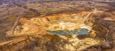 Saudi Arabia discovers a major gold reserve at the Mansoura mine in Mecca, boosting Vision 2030, jobs, and its global position in the gold market.