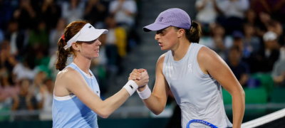 Swiatek reaches Korea Open final after pulling double duty