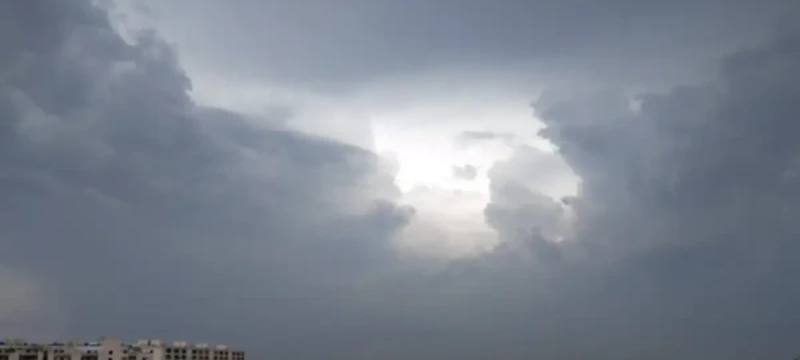 Cloudy Weather and Light Drizzle Expected in Karachi, Says PMD