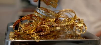 Gold Takes a Surprise Dip; Prices Drop by Rs10,600 per Tola!