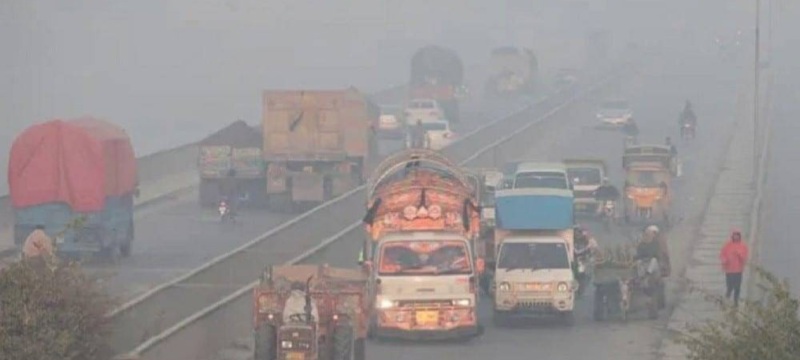 Lahore Bans Entry of Heavy Traffic Amid Smog