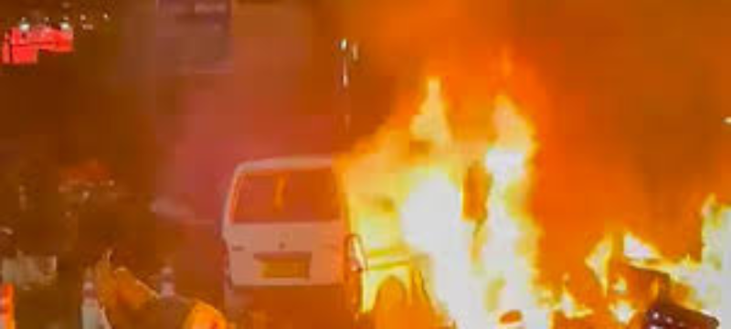 A blast near Delhi’s Red Fort kills one person and injures multiple others, prompting emergency response and heightened security as authorities investigate the incident.