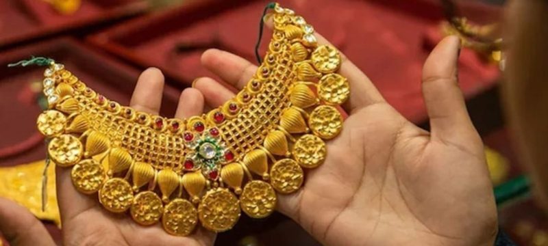Gold Prices Drop by Rs1,600 Per Tola Across Pakistan