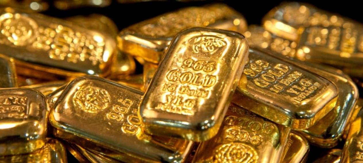 Gold Prices Fall Sharply in Pakistan, 24K Drops Rs5,000 Per Tola