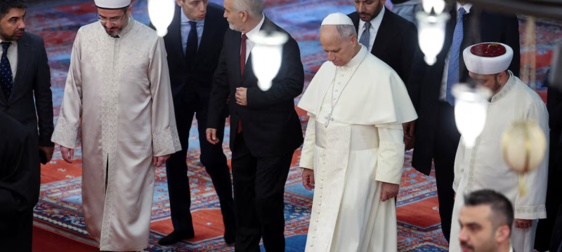 Pope Visits Istanbul’s Blue Mosque, Removes Shoes but Does Not Pray