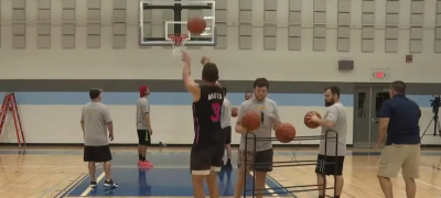 US Gym Teacher Sets Guinness World Record in Basketball Game