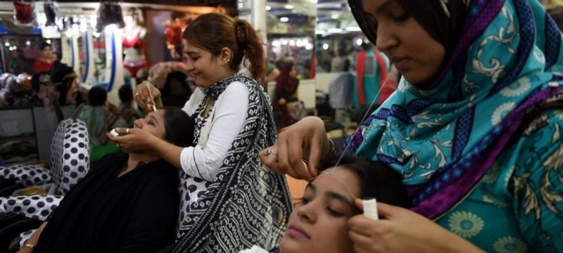 Woman Files Lawsuit Against Beauty Parlour in Lahore Over Wrong Hair Colour
