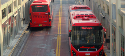 Metro Bus Mishap Leads to Temporary Shutdown of Key Route, Authorities Launch Inquiry